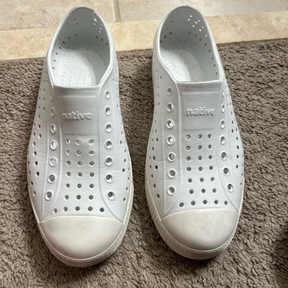 Native kids white shoes